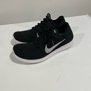 NIKE FREE RN FLYKNIT MENS SIZE 9 (gently used)
